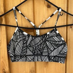 Black and White Geometric Print Sports Bra